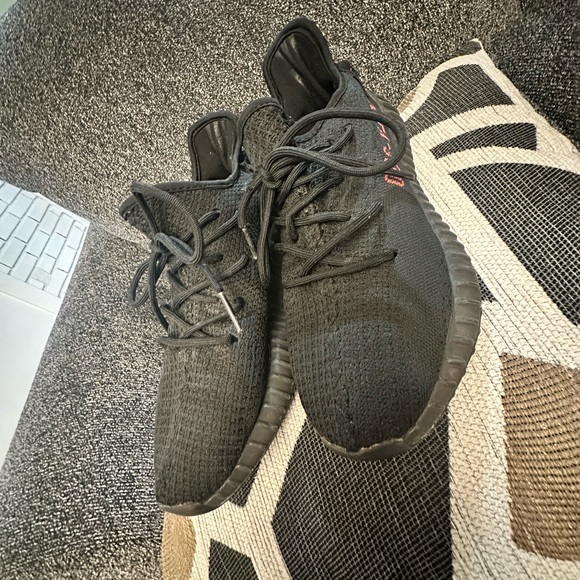Men’s size 10 Adidas Yeezy Sneakers SPLY-350 Boost V2 Black and Red - Picture 10 of 13